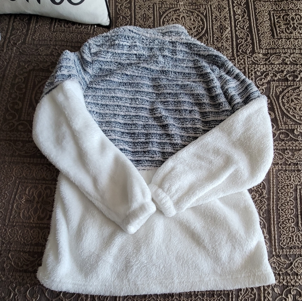 NWOT Blue and White Striped Sweater Size Small - Picture 3 of 5